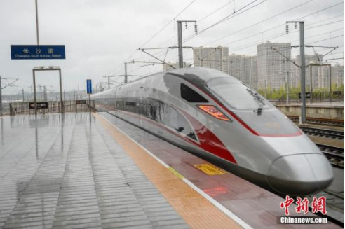 高铁专家：中国高铁技术领跑全球 立体交通网络为未来方向
